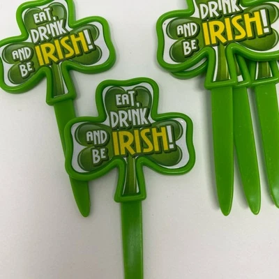 Juego de 18 trébol del día de San Patricio cupcakes Eat Drink and Be Irish Foto 1 de 3