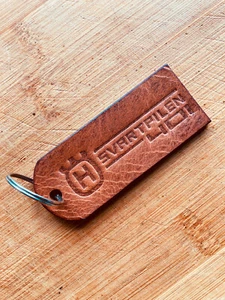 Leder Schlüsselanhänger leather keychain - Husqvarna Svartpilen 401 OG - Picture 1 of 4