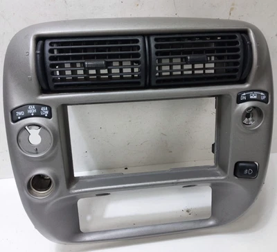 Radio bisel Explorer Sport Trac 2001-2005 panel central gris 4x4 4x4 niebla Foto 1 de 4