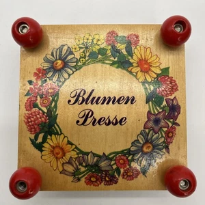 Blumen Presse Vintage Flower Press 6” Wooden Red Knobs & Flower Wreath Germany - Picture 1 of 7