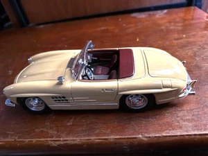 Burago Special Collection #3023 1:18 Mercedes Benz 300SL Roadster Cream - Picture 1 of 4