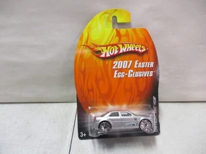 Hot Wheels 2007 Easter Egg Clusives Chrysler 300C Hemi - Picture 1 of 2