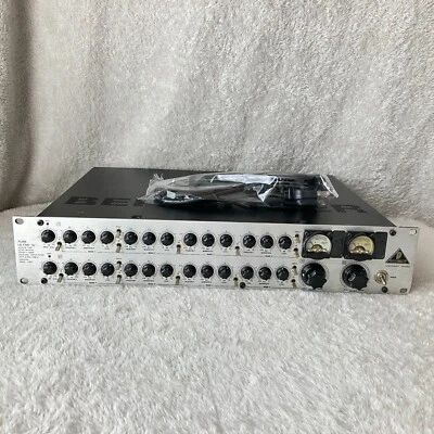 Ecualizador de rack Behringer T1951 Tubo Ultra-Q con circuito de tubo ultra 2 canales 4 bandas Foto 1 de 4