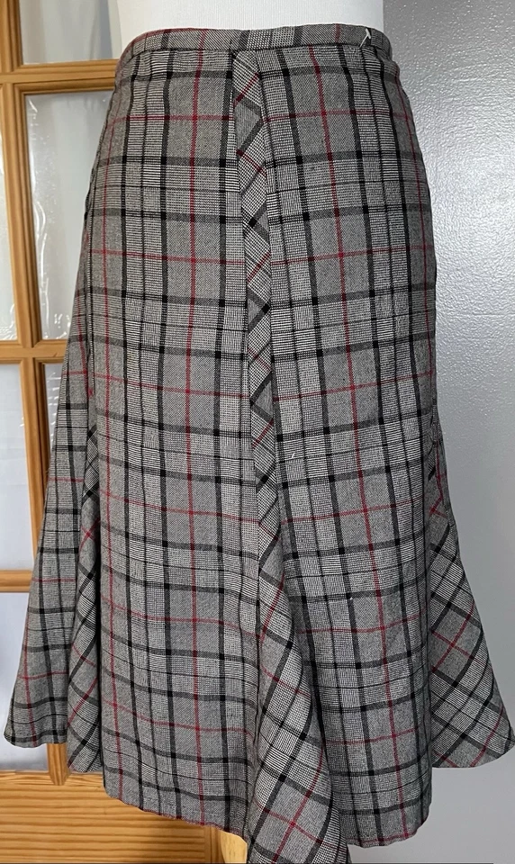 Faldas midi acampanadas a cuadros Dressbarn años 90 para mujer 16 grises rojas preppy academia carrera Foto 1 de 4