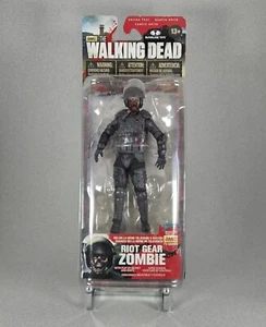 AMC'S The Walking Dead - Riot Gear Zombie Figure - Rare, New - Series 4 (MOC) - Picture 1 of 3