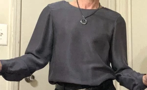 Vtg ANNE KLEIN ll Grey Gray 100% Silk Top Long Sleeve Blouse Shoulder Pads Sz 2P - Picture 1 of 11