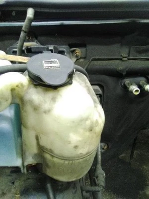 GMC Hummer H3 06 depósito de refrigerante 3,5 litros Foto 1 de 4