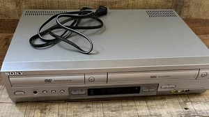 Sony SLV-D300P DVD VCR Combo Reproductor Grabadora VHS 4 Cabezales HiFi Solo Piezas DVD No - Imagen 1 de 6