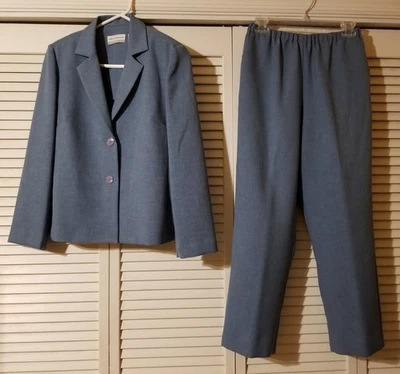 Alfred Dunner Petite 2-Piece Size 10P Jacket Pants Suit Lightweight Blue Poly Foto 1 de 4