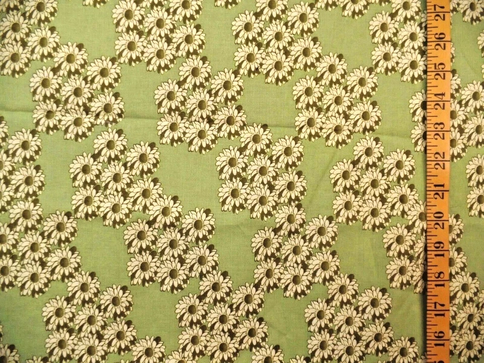 DAISY ESTAMPADO FLORAL APLASTAR EN VERDE 100% ALGODÓN TELA 56X43 PULGADAS 1,5 YARDA Foto 1 de 1