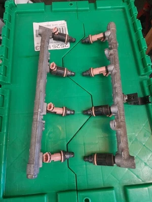 01 02 03 04 05 06 LEXUS LS430 4,3 L INYECTOR DE COMBUSTIBLE CON RIEL Foto 1 de 4