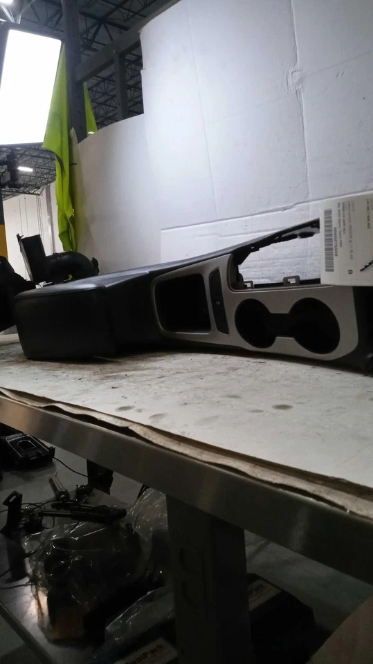 2018 Chevrolet Cruze Center Console Lid Silver OEM 84085494 112k Miles - Imagem 1 de 4