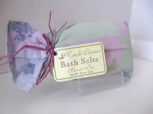Cru de Provence 10 oz Sweet Pea Bath Salts UNUSED - Picture 1 of 3