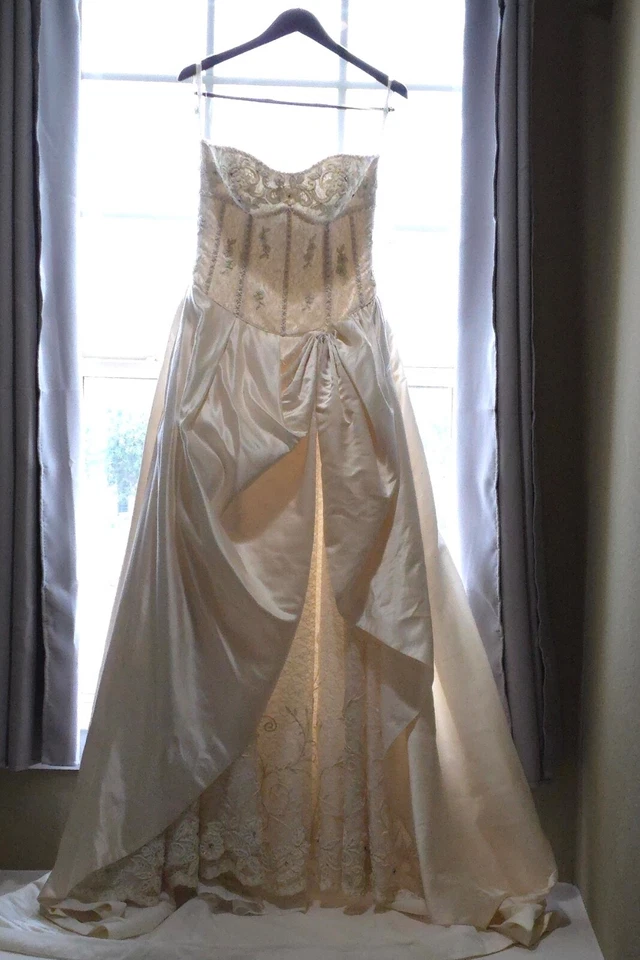 Corset Bodice Satin Wedding Dress (36 Bust, 29 Waist, 38.5 Hip (Fits sizes 8-10) - Image 1 of 4