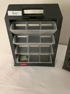 3 Rubbermaid Storage and Carrying Case with lock - 12 Compartments - D-340.803 - Afbeelding 1 van 9
