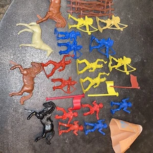 Lot of Vintage 1960's Marx Cowboys & Indians 2 1/4" Horses Flags Fence Teepee - Picture 1 of 6