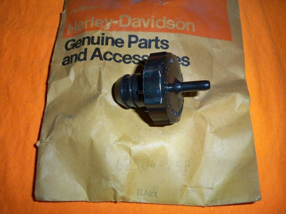 ВЕНТИЛИРУЕМАЯ КРЫШКА МАСЛЯНОГО БАКА AERMACCHI HARLEY NOS 62504-75P 1975 1976 1978 SS125 SXT125 - Изображение 1 из 1