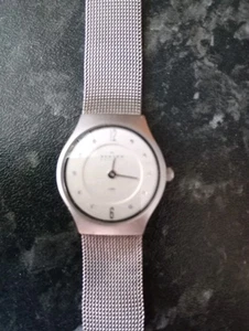 Lovely Ladies Skagen Slimline Stainless Steel Adjustable Strap White Dial Watch. - Picture 1 of 2