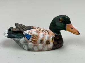 VINTAGE HAND CARVED AND PAINTED WOODEN MALLARD DUCK DECOY MADE IN CANADA - Picture 1 of 6
