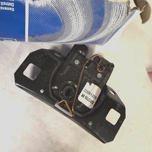 Genuine OEM GM Trunk Deck Lid Latch 20513755 NEW OEM - Picture 1 of 5