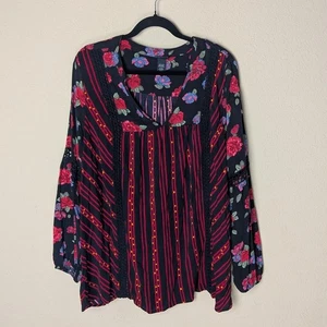 Torrid Größe 1 (1X) schwarz Blumen Streifen Boho Bauern Bluse Häkel Ärmel Detail - Bild 1 von 8