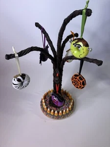 Árbol de regaliz de Halloween colección Katherine con 6 adornos de rosquilla 22"H - Imagen 1 de 12