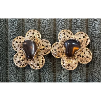 Pendientes vintage con clip de flores en tono dorado ámbar oscuro piedra filigrana Foto 1 de 4