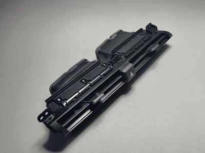 Toyota Camry 2018-2020 tablero de instrumentos central exterior rejilla de ventilación de aire OEM Foto 1 de 4