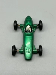 MODELLINO MASERATI SCALA 1/77 MADE IN ITALY AUTO CORSA PILOTA PLASTICA - Foto 1 di 3