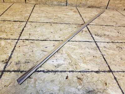 06 07 08 09 10 BMW 528I E60 MOLDURA DE VEDAÇÃO DE CINTO DE JANELA PORTA DO MOTORISTA TRASEIRA ESQUERDA FABRICANTE DE EQUIPAMENTO ORIGINAL - Imagem 1 de 4