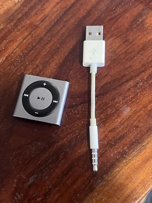 Apple iPod Shuffle 4th Generation 2GB SILVER Working With Charger - Image 1 of 4