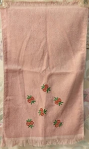 VTG 1978 AVANTI ROSE FRINGED EMBROIDERED FINGERTIP TOWEL 10.5 X 18.5 - Picture 1 of 4