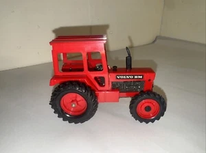 Granja fundida a presión británica Nº9521 Volvo BM2654 tractor escala 1:32 modelo fundido a presión - Imagen 1 de 9