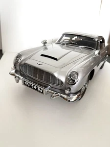 Eaglemoss 1:8 Aston Martin DB5 James Bond Goldfinger grande auto pressofusa 60 cm - Foto 1 di 15