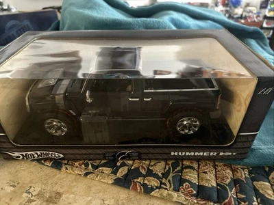 风火轮黑色 HUMMER H3T 金属 1: 18 二手永不打开   — 第 1/4 张图片