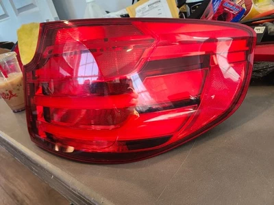 Luz trasera exterior derecha para pasajero BMW 335I GT XDRIVE 2014-2015 OEM 63217286040 Foto 1 de 3