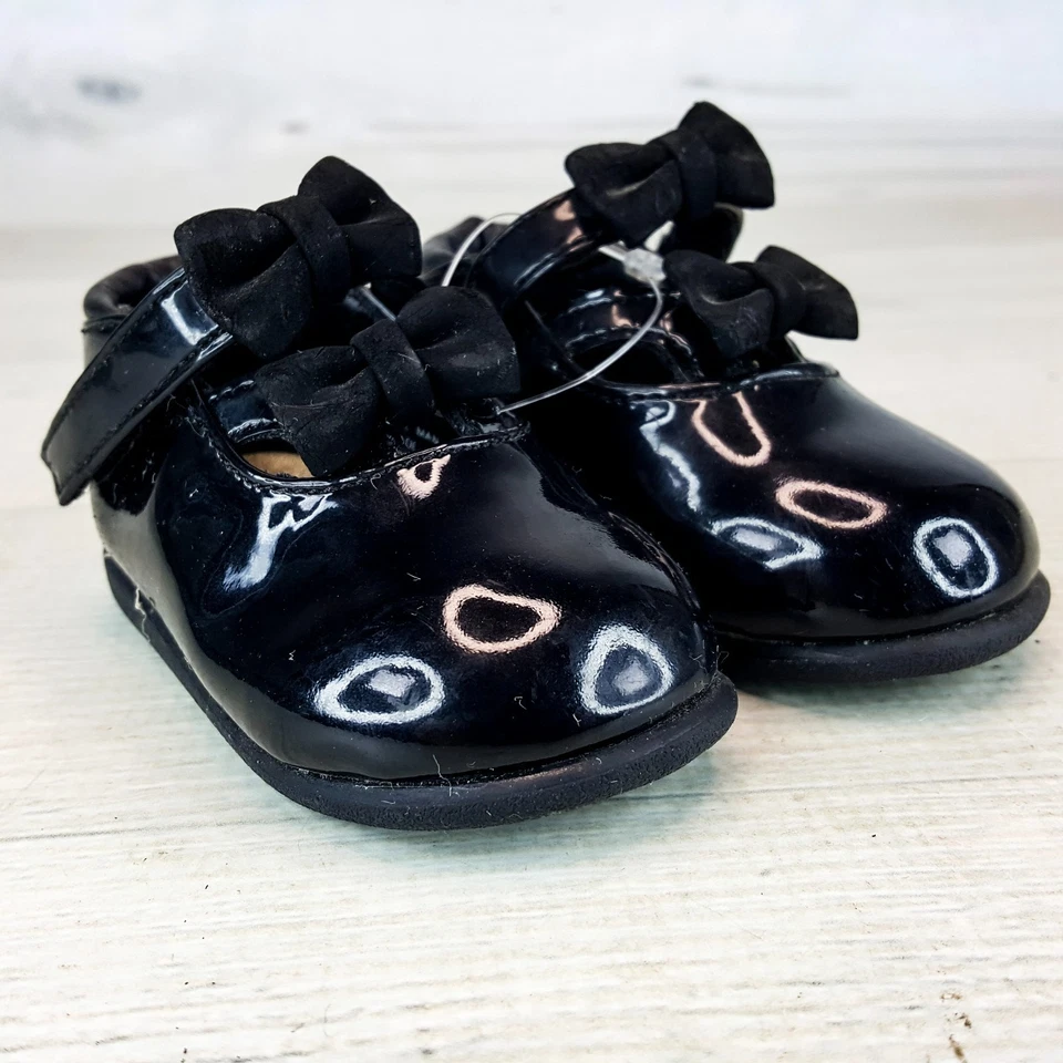 Zapatos de charol negros vintage Mary Janes con lazos niño pequeño talla 1 o muñeca bebé Foto 1 de 4