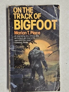 On The Track of Bigfoot by Marian T. Place USED paperback Pocket Books 1979 - Picture 1 of 4