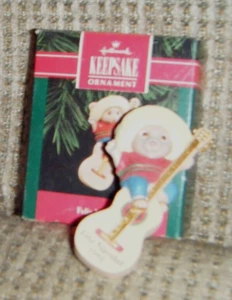 1992 Feliz Navidad Ornament Hallmark Maus auf Gitarre datiert MIB - Bild 1 von 1