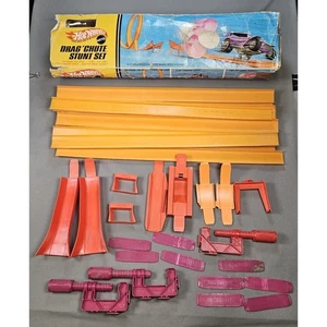 VINTAGE HOT WHEELS DRAG 'CHUTE STUNT SET 1969 *No Car *Damaged Box 34 Pieces - Picture 1 of 13