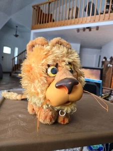 1963 Mattel Animal Yacker Larry the Talking Plush Lion 12" - Working Pull String - Photo 1/8