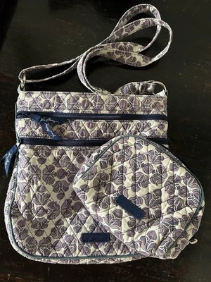 Bolso Bandolera Vera Bradley Azulejo Cobalto Azul Blanco Acolchado y Bolsa de Maquillaje Foto 1 de 4