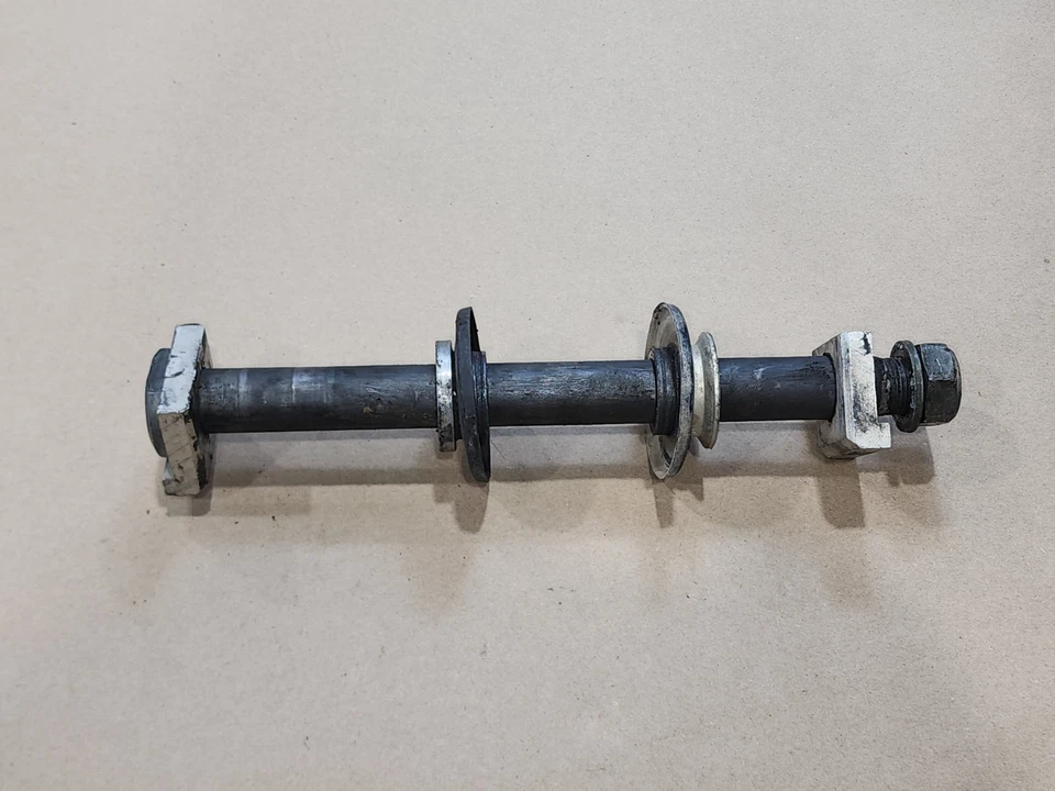 Yamaha YZ250F YZ 250F 2001 01 eje delantero con espaciadores y bloques de ajuste Foto 1 de 1