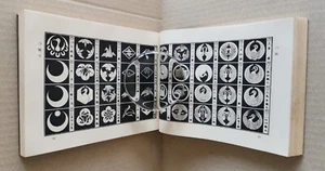 Japanische Familienwappen Design Buch Irohabiki Hyojyun Moncho (いろは引標準紋帖) - Bild 1 von 24
