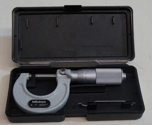Mitutoyo mechanical micrometer 103-135 with case NEEDS CALIBRATION - Picture 1 of 5