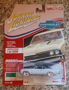 JOHNNY LIGHTNING MUSCLECARS USA R1 VERS A 1967 CHEVY CHEVELLE SS WHITE LIGHTNING - Picture 1 of 6