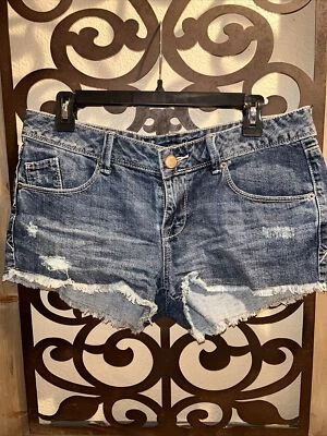 Pantalones Cortos Denim American Rag Cie Distressed Talla 9 Usados en Excelente Condición Foto 1 de 4