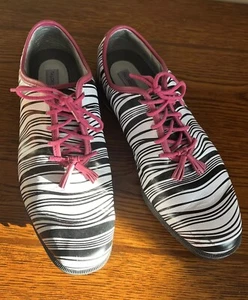 Scarpe da golf FootJoy collezione sartoriale senza punte modello zebrato rosa mondiali taglia 8,5 - Foto 1 di 11