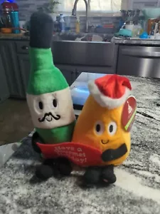 Peluche Gemmy Animado Cantando Navidad Foodie Friends Vino y Queso - Imagen 1 de 8
