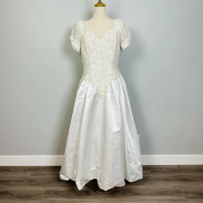 Vestido de baile vintage Mori Lee de renda com miçangas manga curta branco tamanho médio - Imagem 1 de 4